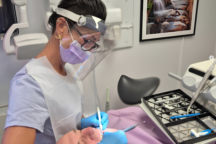 Startsida Tandhygienist med patient på Mölndalstandhälsa